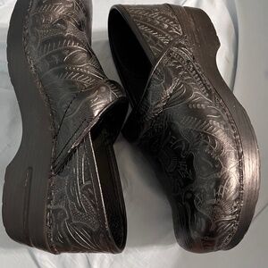 Dansko black the professional shoes